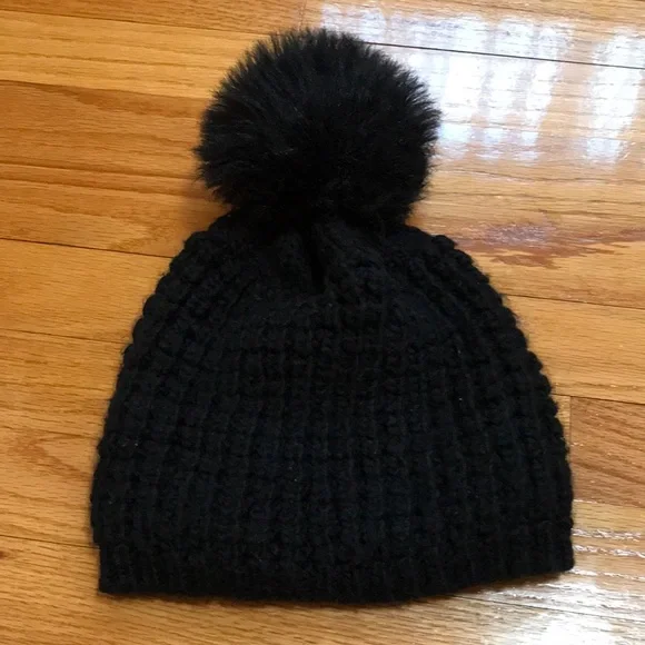Cute Black Pom Pom Winter Hat - Picture 3 of 6